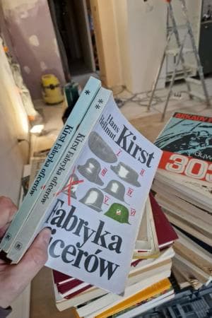 Kirsty Fabryka oficerów